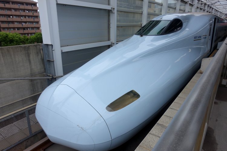 Platypus-nosed high-speed train