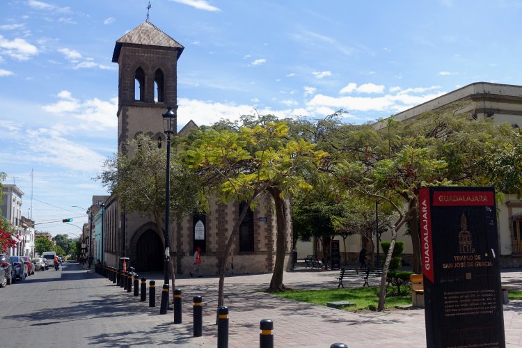 Templo San José de Gracia had an unusual neighbour, by Mexican standards: a Presbyterian church