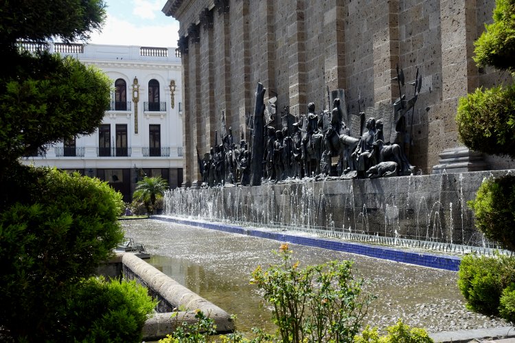 Frieze of the Founding Fathers of Guadalajara, directly behind the Teatro Degollado