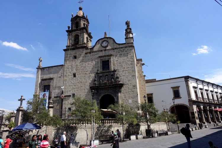 This is San Juan de Dios, the church that gave the market its popular name
