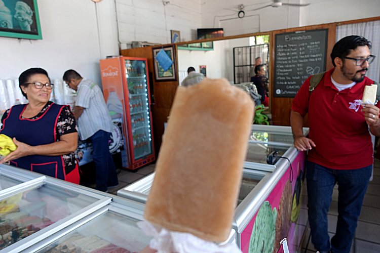 ... provided 'una paleta de hielo' (or ice lolly, or popsicle)