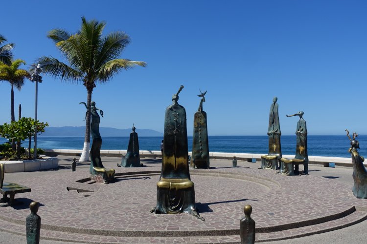 These sculptures were reminiscent of the Hospicio Cabañas in Guadalajara