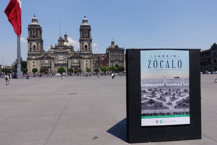 Orientation shot: the large building (with two towers) on the opposite side of the Zócalo is Mexico City Cathedral. The smaller structure on the immediate right of the cathedral is the Sagrario Metropolitano.