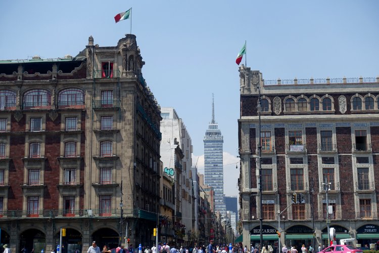 West side of the Zócalo, also showing the Torre Latinamericana