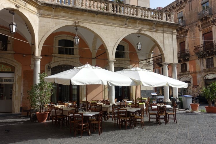 (A) CATANIA: Even in a busy city, opportunities abound for outdoor dining