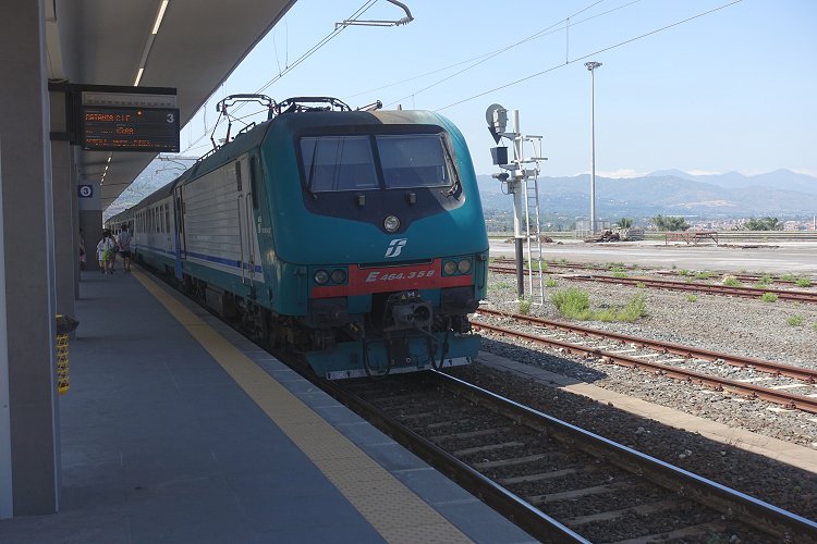 (B) CIRCUMETNEA: The last leg back to Catania was by a mainline train.