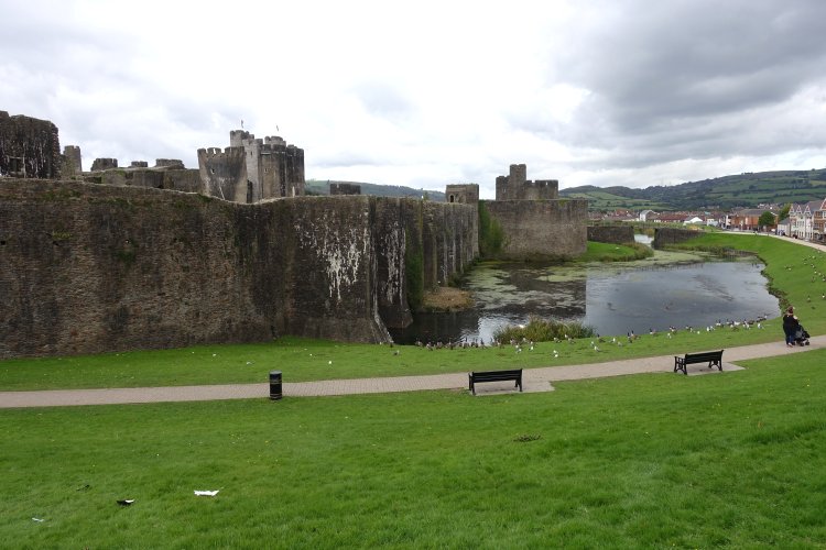 MON 01 OCT, CAERPHILLY: On arrival in town, it didn't take long to find the castle