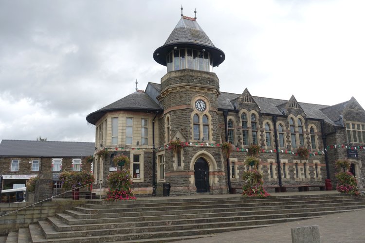 MON 01 OCT, CAERPHILLY: This is the Town Hall