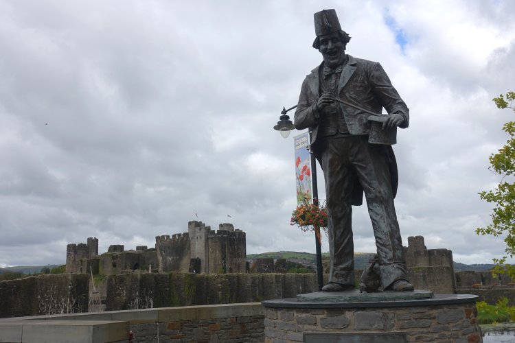 MON 01 OCT, CAERPHILLY: Although he was brought up in Exeter, comedian Tommy Cooper was born in Caerphilly