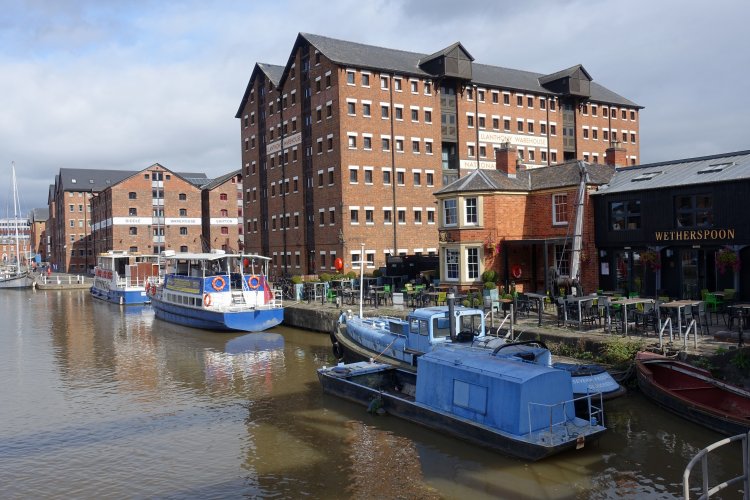 TUE 02 OCT, GLOUCESTER: The area also contains a waterways museum and a military museum