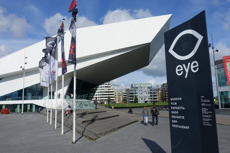 Our next objective was the Eye Film Institute. As well as being appropriate for a Visual Arts attraction, the name is of course a play on the waterway - the IJ.