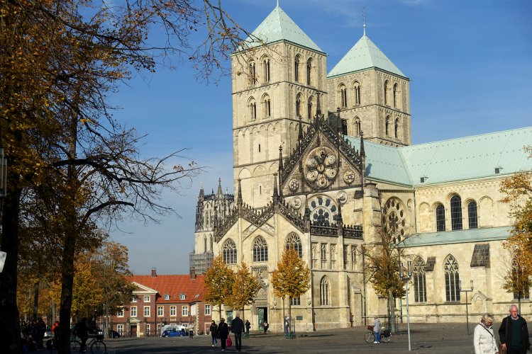 We'll begin a pictorial round-up of Münster's historic churches with the medieval St Paul's Cathedral