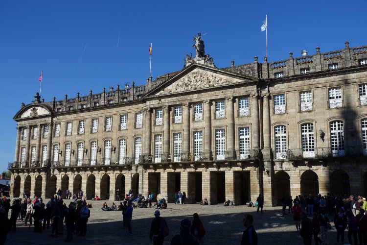 Occupying the west side of the Prazo do Obradoiro, facing the cathedral, is the elegant Pazo de Raxoi