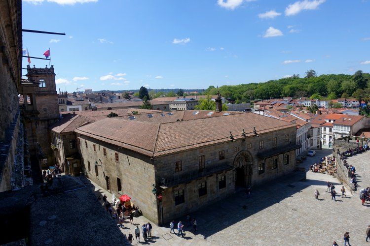 The building on the south side is the Pazo de Fonseca