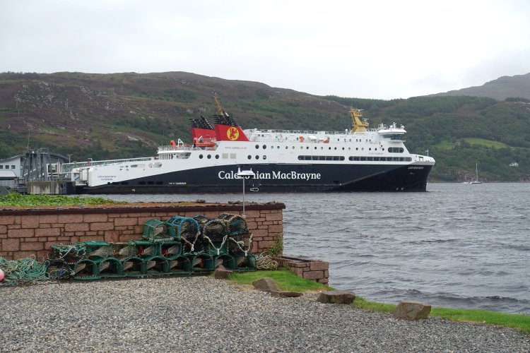 Mon 02-Sep: The following morning, the Stornoway ferry is loading at Ullapool
