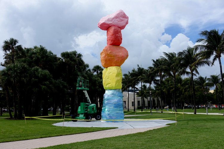 Ugo Rondinone's 'Miami Mountain' features five Nevada Desert rocks stacked in a column and painted in rainbow colours